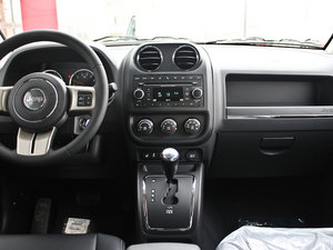 2012款2.4L 四驱豪华版 中控台