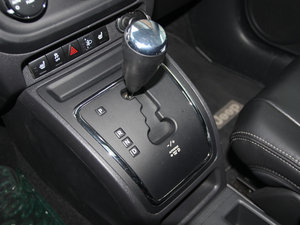 2012款2.4L 四驱豪华导航版 换挡杆