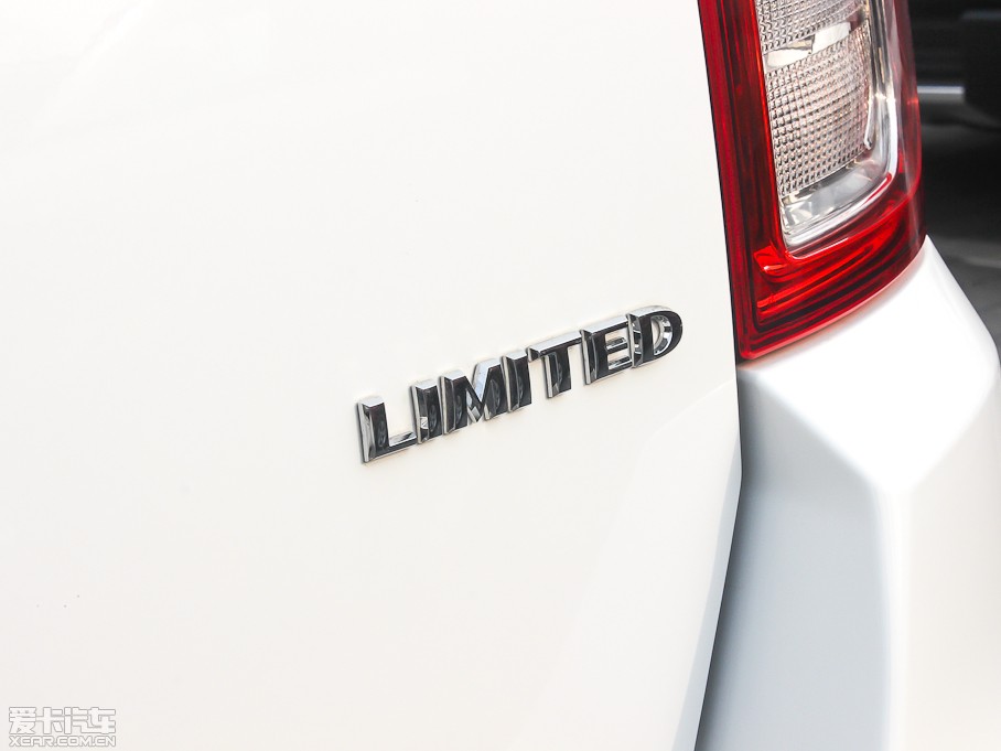 2013��ָ����(�M(j��n)��) 2.4L ���(q��)�źڌ�(d��o)����