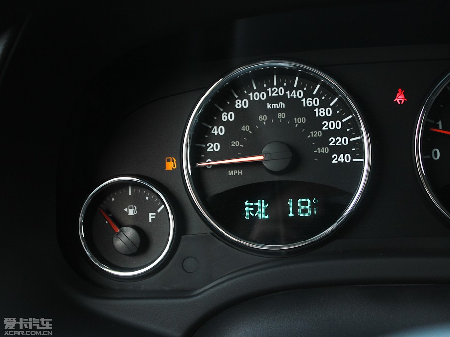 2013��ָ����(�M��) 2.4L ����źڌ�����