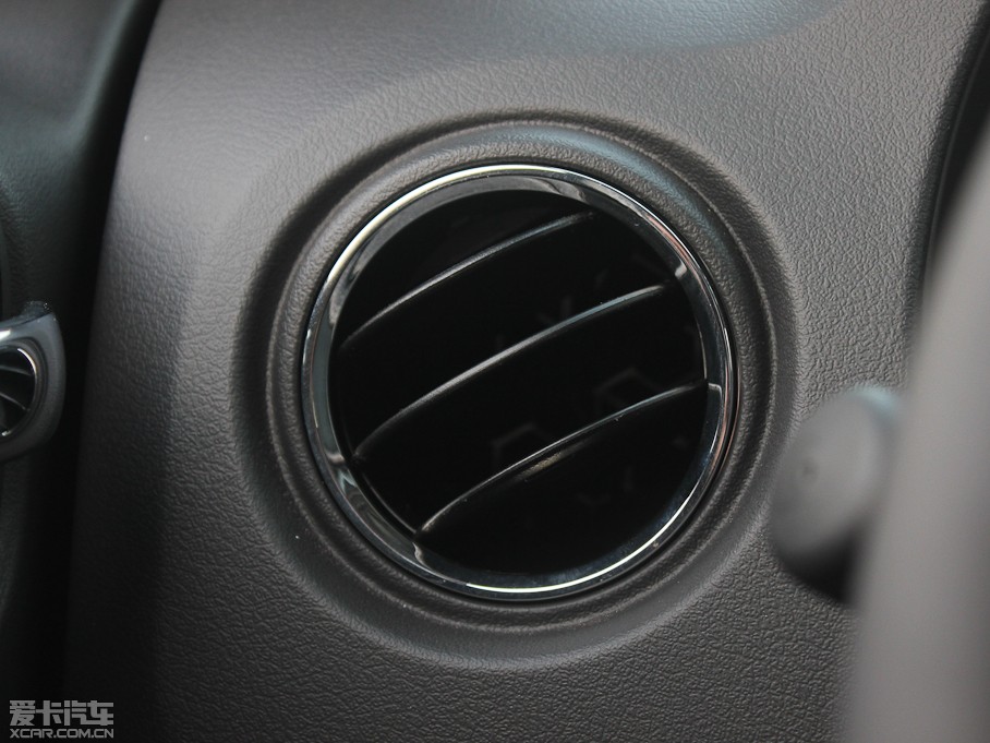 2013��ָ����(�M��) 2.4L ����źڌ�����