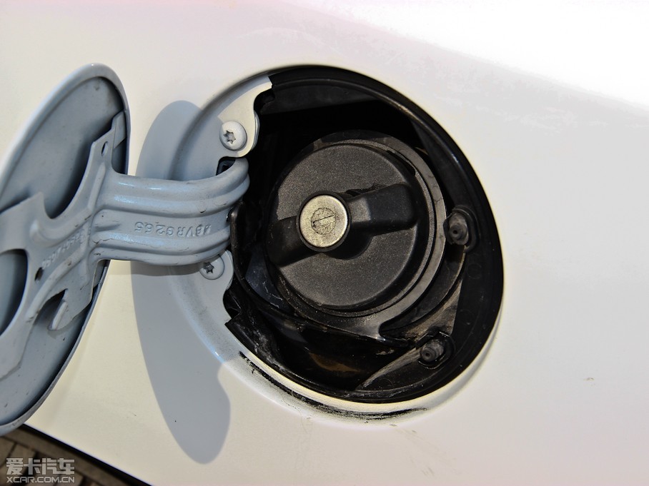 2013ָ(M) 2.0L źںA