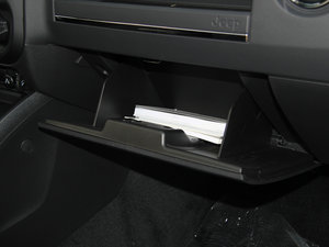 2013款2.4L 四驱运动版 手套箱