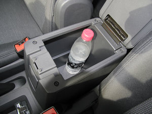 2013款2.4L 四驱运动版 空间座椅