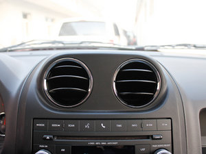 2013款2.0L 两驱豪华版 空调出风口