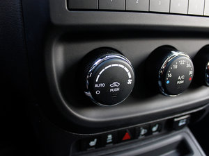 2013款2.0L 两驱豪华版 中控区
