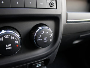 2013款2.0L 两驱豪华版 中控区