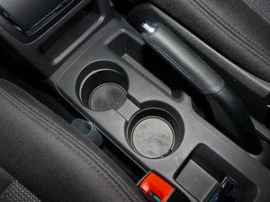 2013款2.4L 四驱炫黑运动版 空间座椅