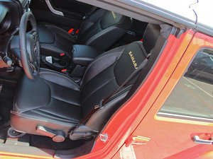 2013款3.6L 四门版 Sahara 主驾驶座椅