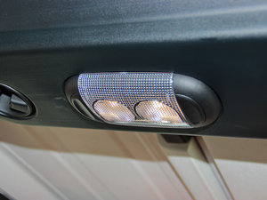 2013款3.6L 四门版 Sahara 空间座椅