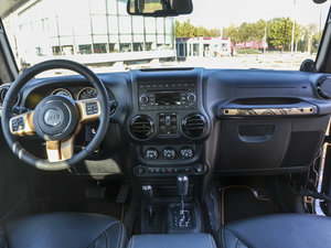 2014款3.6L 龙腾典藏版 内饰全景