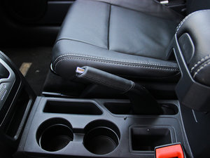 2014款2.0L 两驱豪华版 驻车制动器