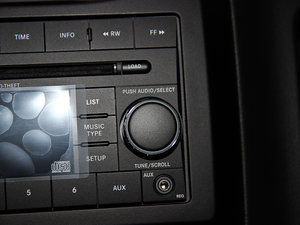 2014款改款 2.0L 两驱进取版 中控区