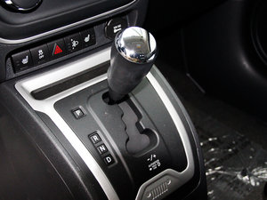 2014款改款 2.0L 两驱精英版 换挡杆
