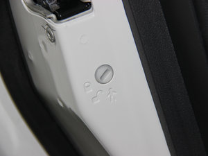 2014款2.4L 四驱蛇行珍藏版 空间座椅