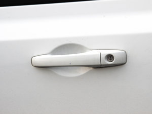 2014款2.4L 四驱豪华导航版 主驾门拉手