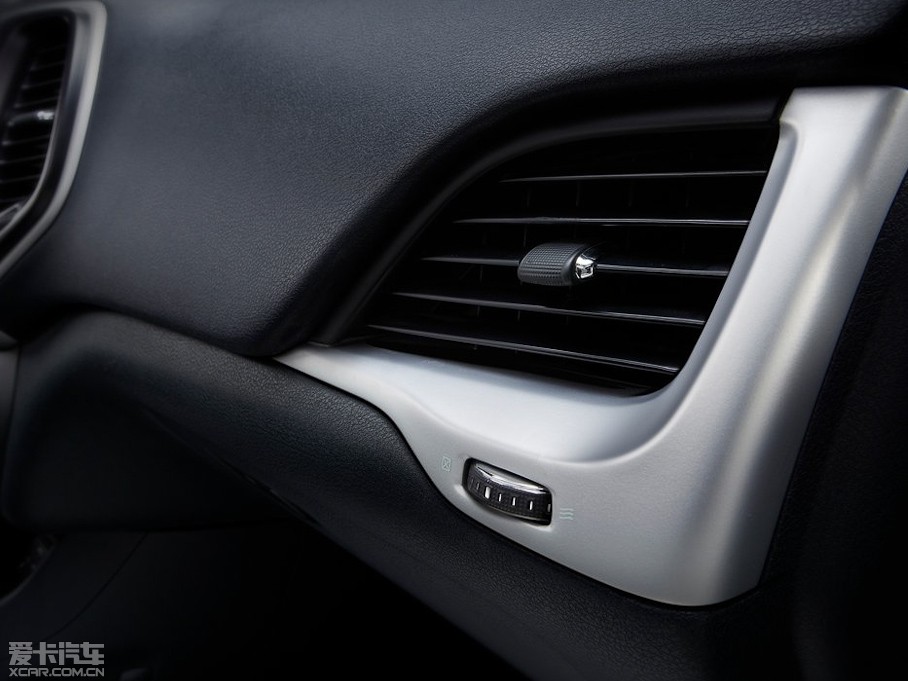 2014�����ɹ�(�M��) 2.4L ���а�