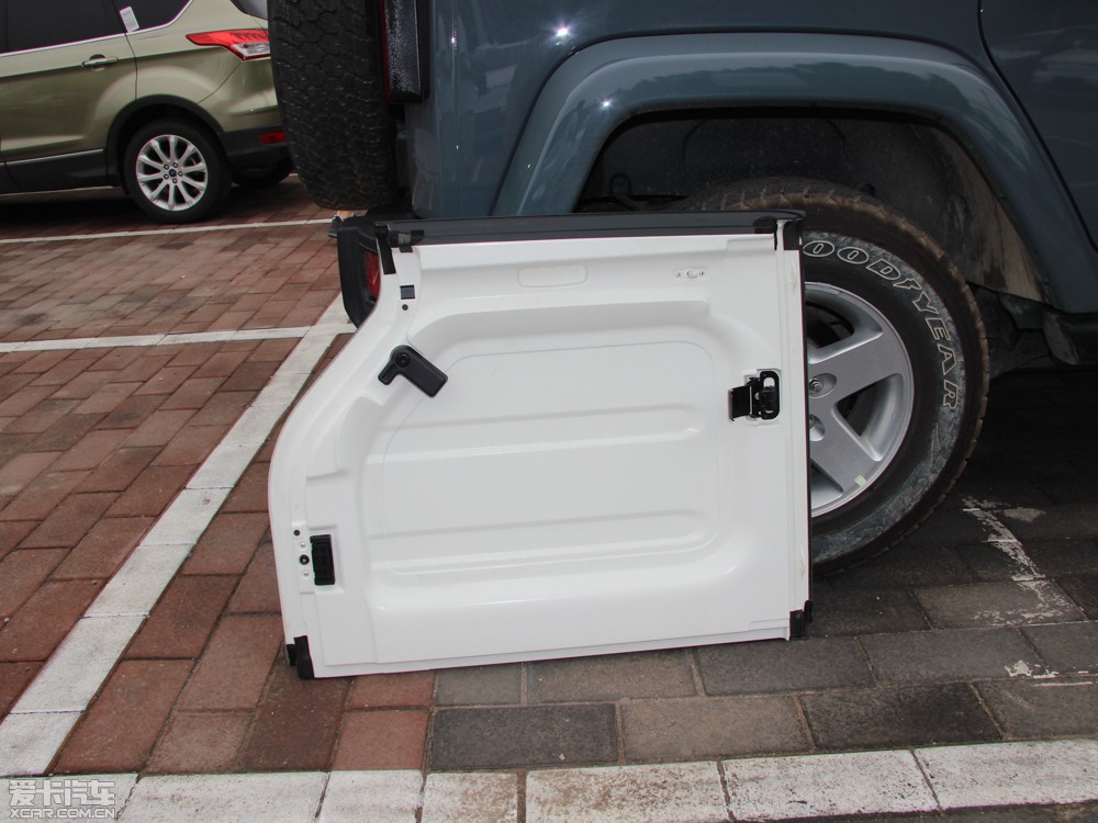 2014R 2.8TD T Sahara