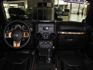 2014款3.6L 龙腾典藏版 内饰全景