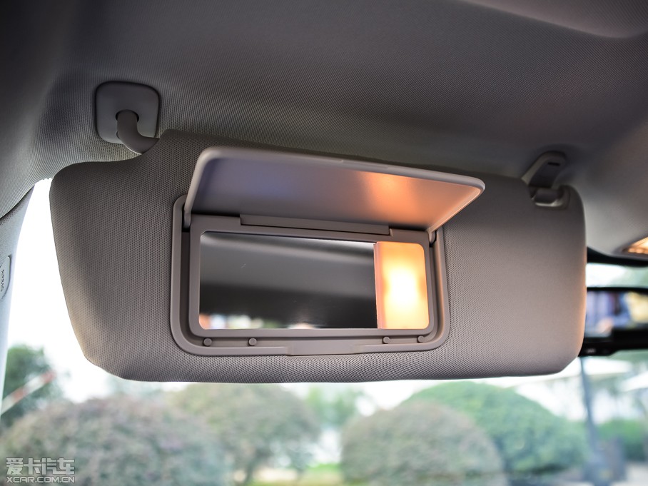 2015���^��3����SUV 1.6T �քӐ�����