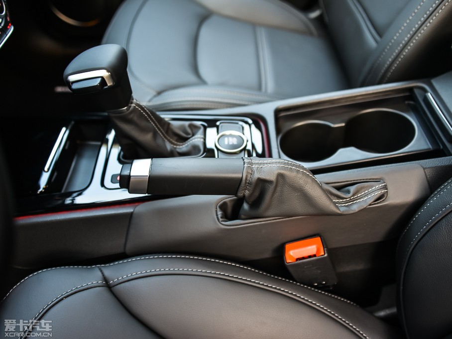 2015���^��3����SUV 1.6T �քӐ�����