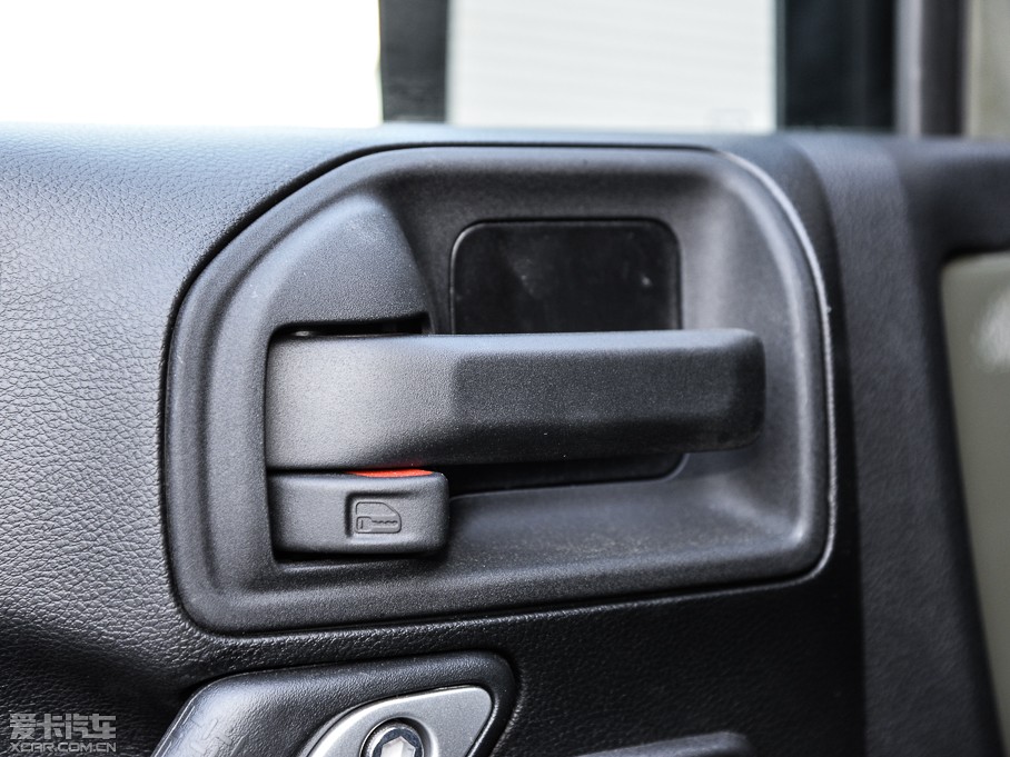 2015�����R�� 3.0L ���T�� Sahara