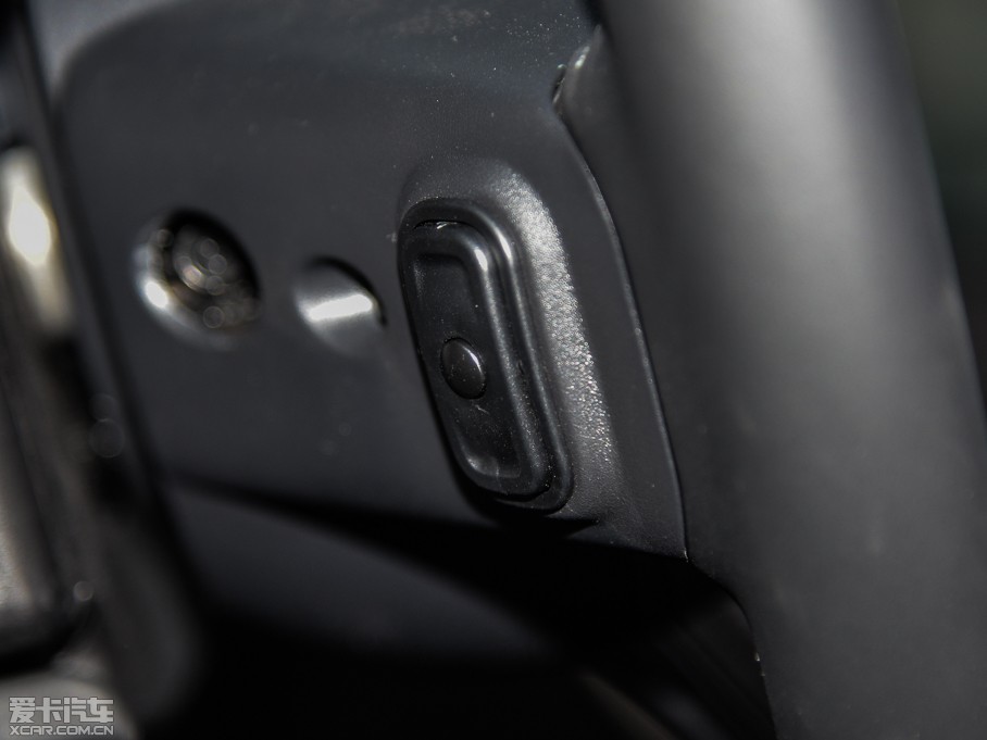 2015�����R�� 3.0L ���T�� Sahara