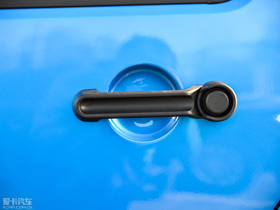 2015�����R�� 3.0L ���T�� Sahara