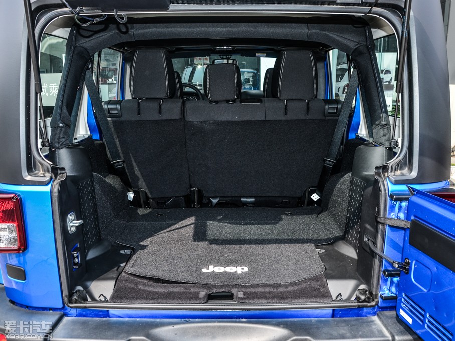 2015�����R�� 2.8TD ���T�� Sahara