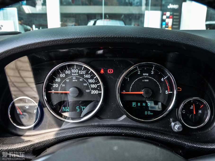 2015R 2.8TD T Sahara