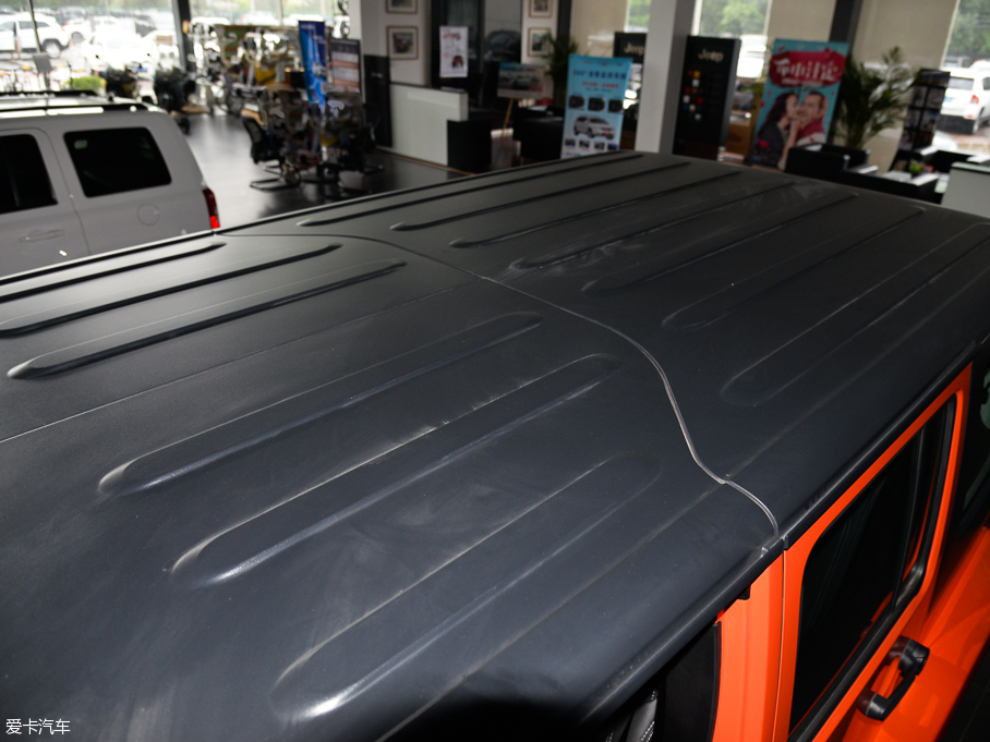 2015�����R�� 3.0L ���T������ Sahara