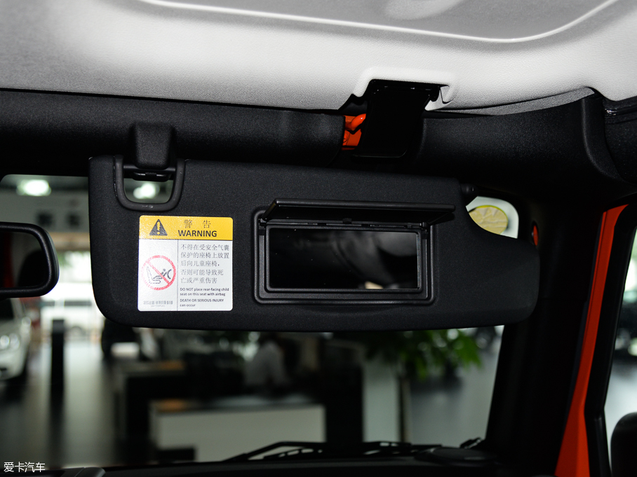 2015�����R�� 3.0L ���T������ Sahara