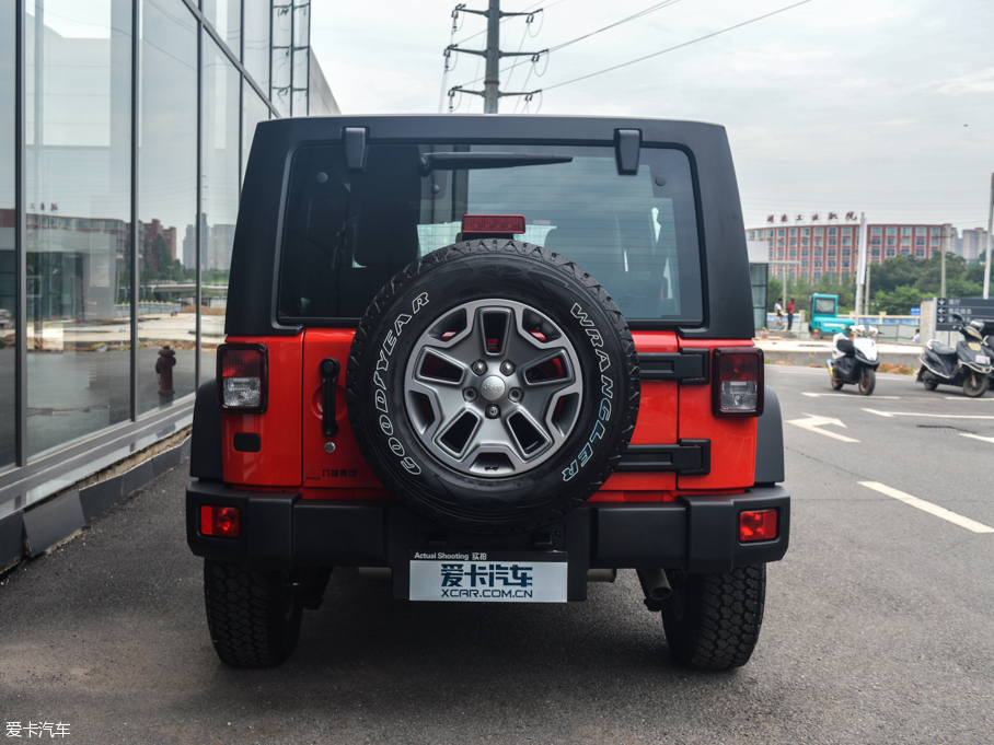 2015R 3.6L T Rubicon