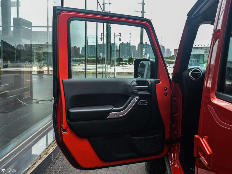 2015R 3.6L T Rubicon