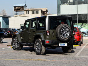 2015款3.0L 四门版 Sahara 左后45度