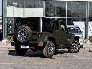 2015款3.0L 四门版 Sahara 整体外观