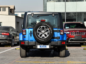 2015款3.0L 四门版 Sahara 正后	