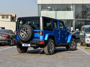 2015款3.0L 四门版 Sahara 整体外观