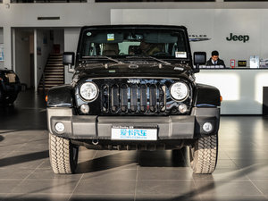 2015款3.0L 四门版 Sahara 正前