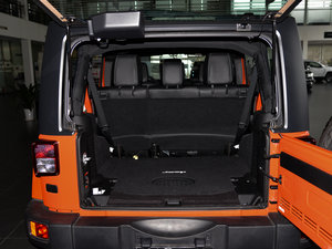 2015款3.0L 四门舒享版 Sahara 行李厢空间