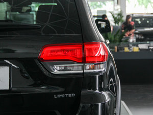 2015款3.0L 舒享导航版 尾灯