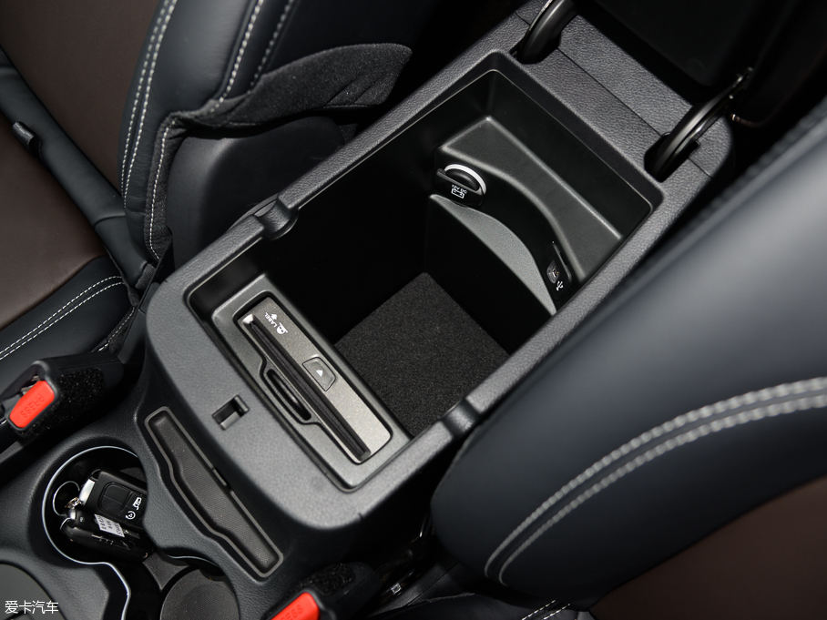 2015�����ɹ�(�M��) 2.4L ��Ӣ��