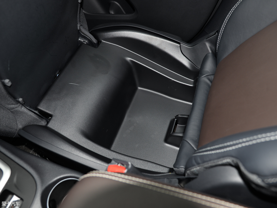 2015�����ɹ�(�M��) 2.4L ��Ӣ��