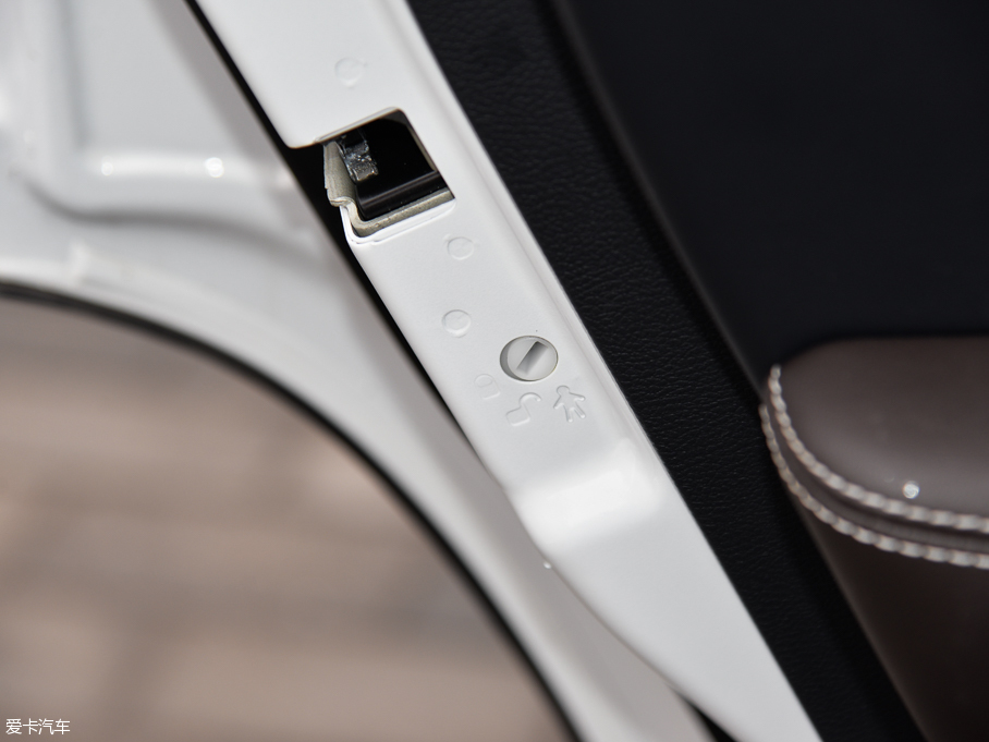 2015�����ɹ�(�M��) 2.4L ��Ӣ��