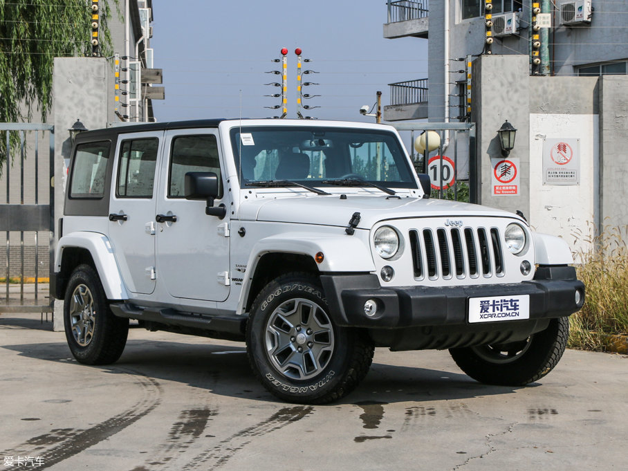 2016 3.0L Sahara Ű