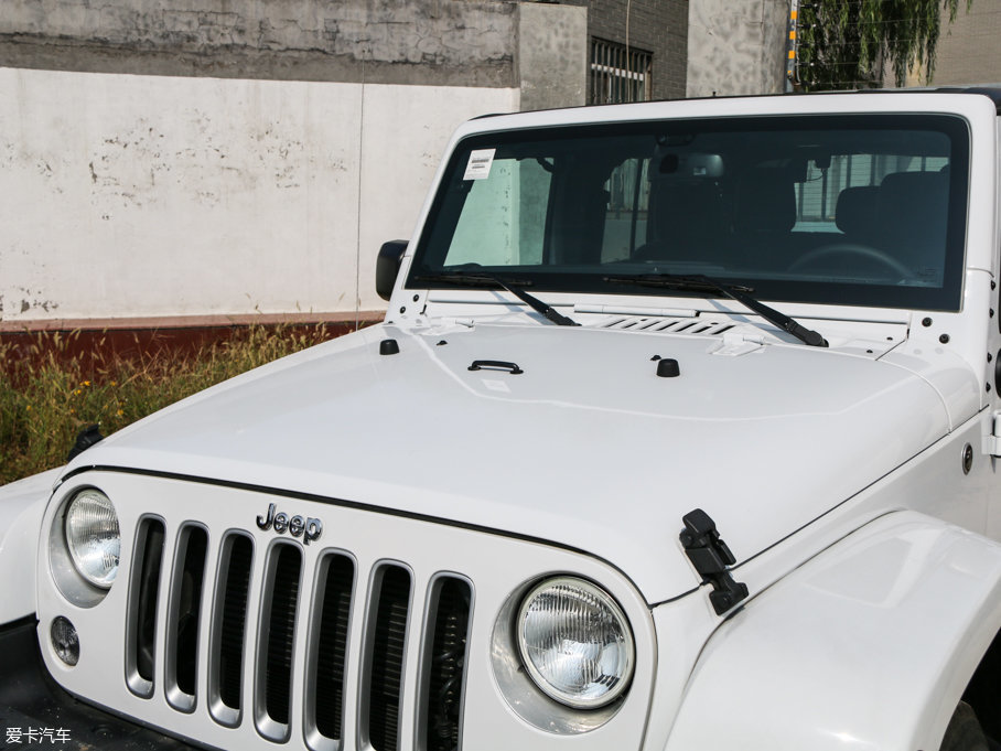 2016�����R�� 3.0L Sahara ���T��