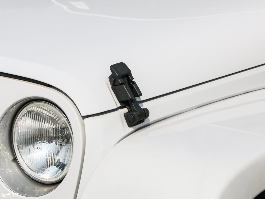 2016�����R�� 3.0L Sahara ���T��