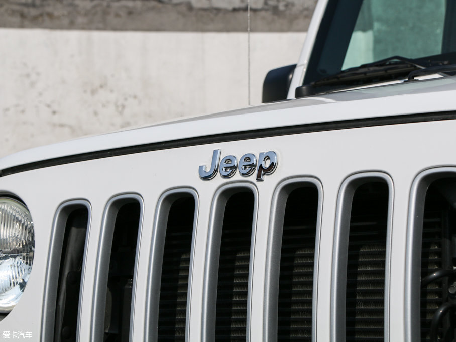 2016�����R�� 3.0L Sahara ���T��