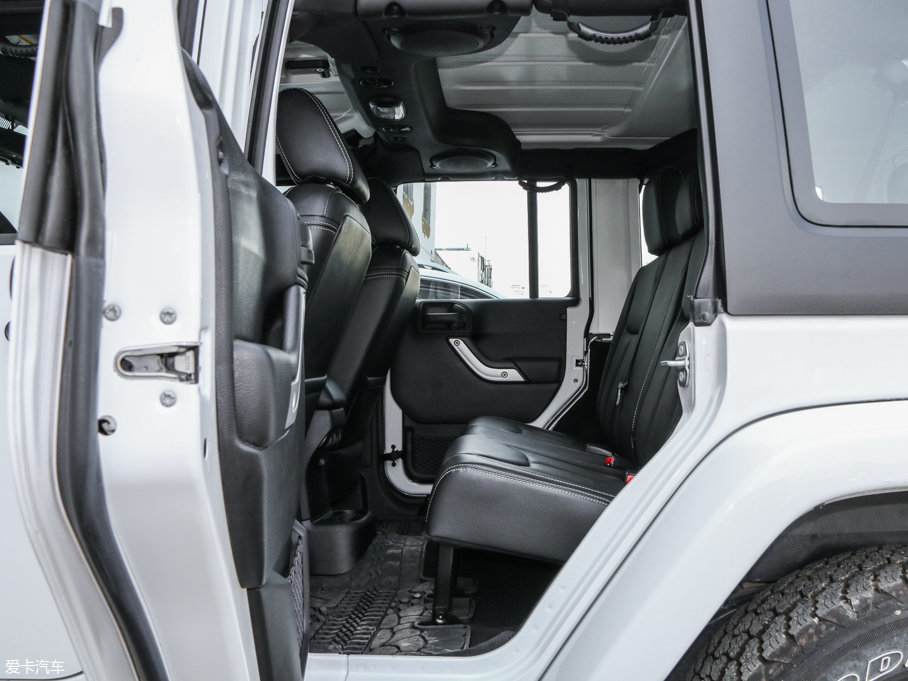 2016�����R�� 3.0L Sahara ���T(m��n)��