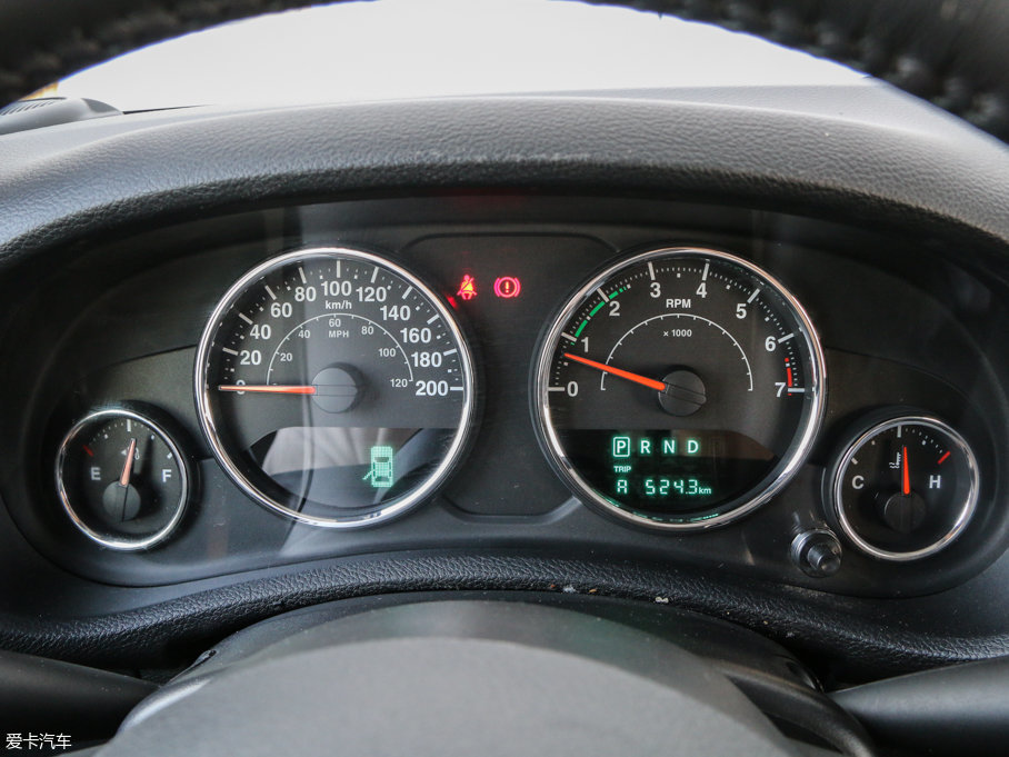 2016�����R�� 3.0L Sahara ���T��